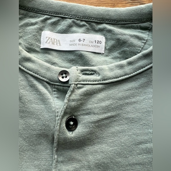 Zara Kids - Casual Green Henley Shirt and Neutral color Shorts Set - Picture 6 of 7